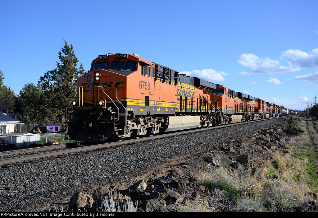 BNSF 6758